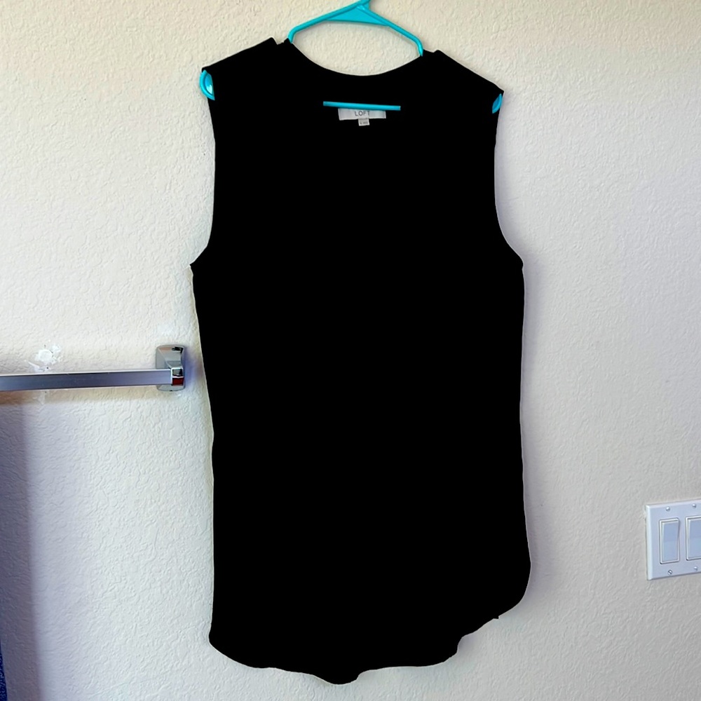 Black sleeveless tunic
